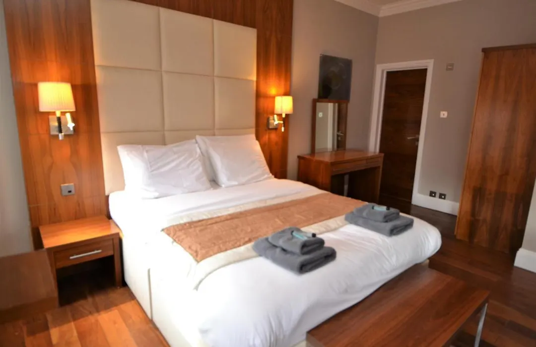 Sloane Square Apartments-1